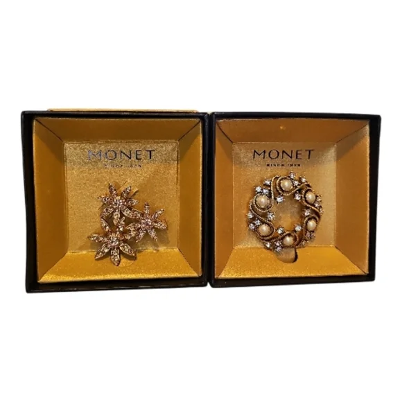 Monet Brooch Pin Duo – New in Box – Floral & Pearl Wreath Designs - Picture 2 of 6
